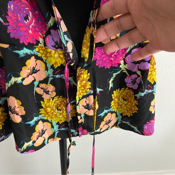 Topshop Floral Cinch And Flare Wrap Blouse With Flutter Sleeves Size 6 - Picture 3 of 11